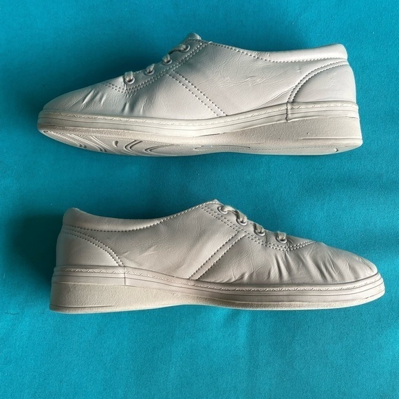 Women’s Grasshopper sneakers size 8W - Picture 5 of 9